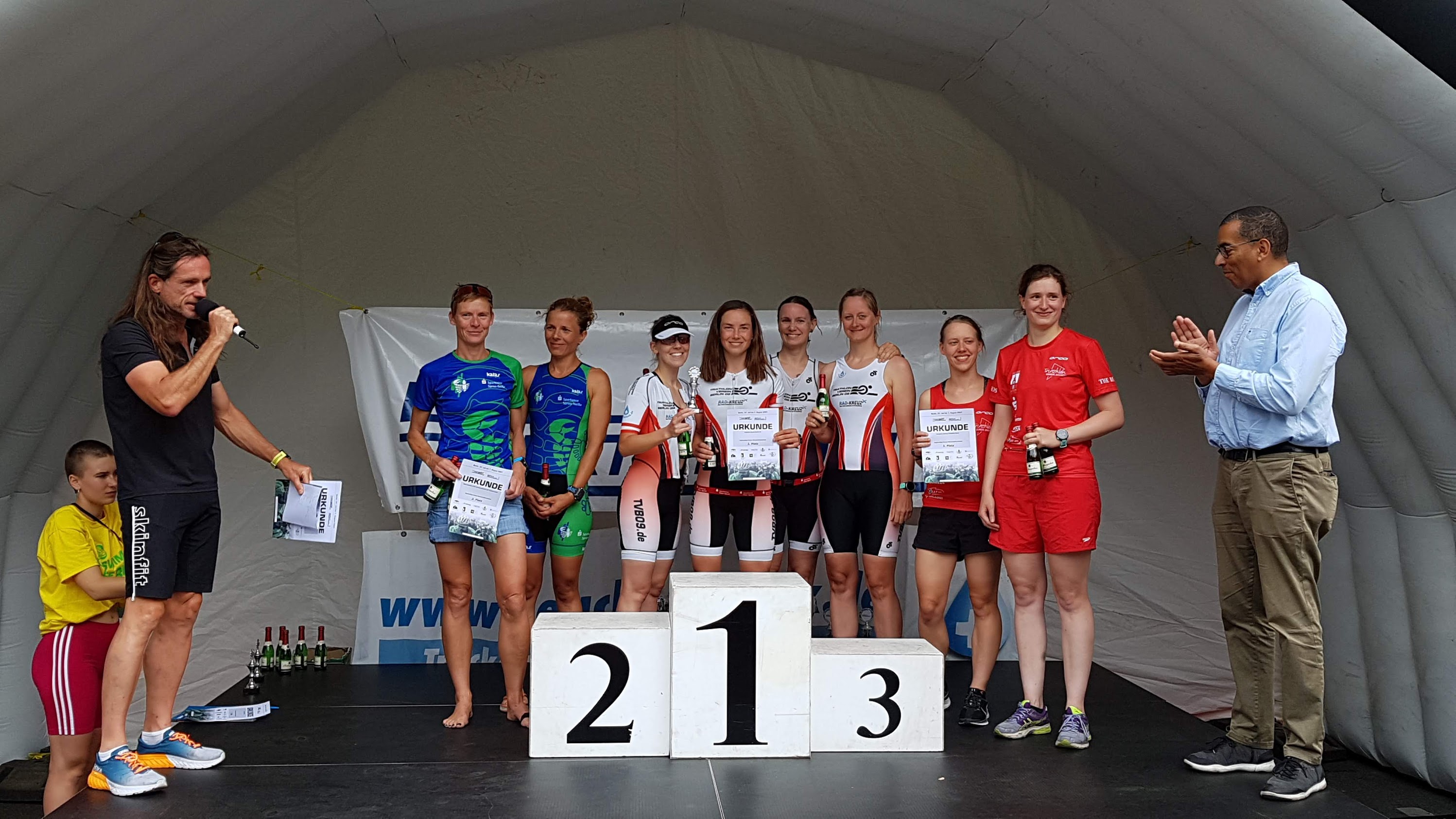 2021 Berlin Tri Frauen Regio Siegerehrung Team